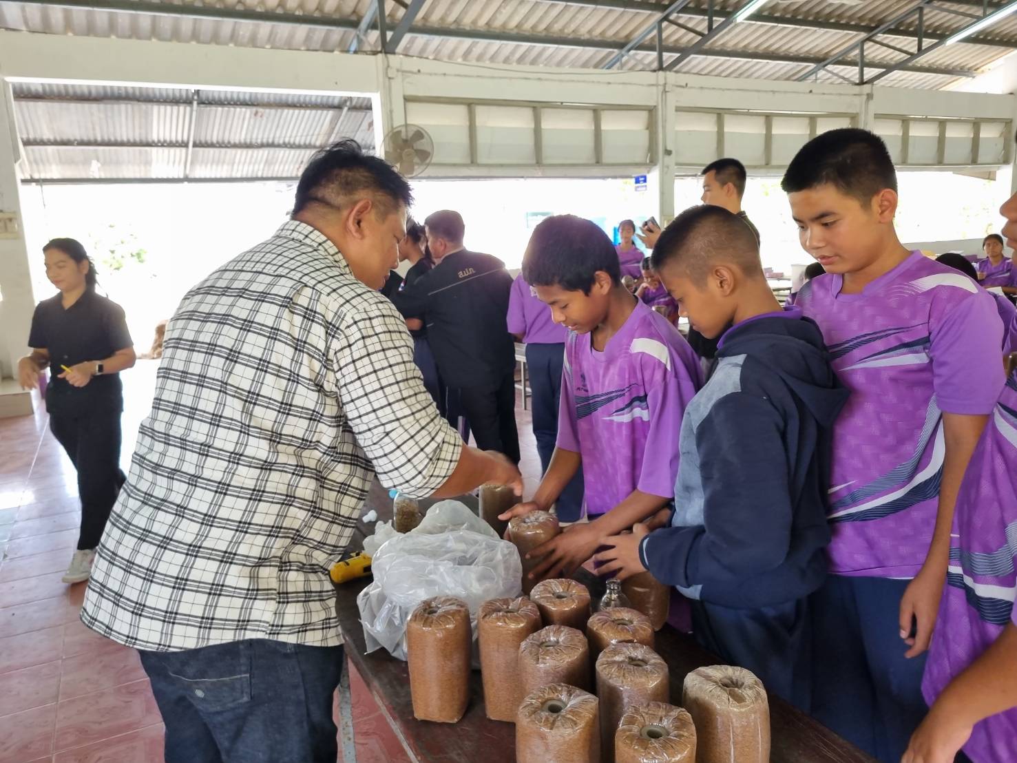 title - วันพฤหัสบดีที่ 22 มกราคม 2569 นายประเสริฐ กาญจนเกียรติกุล ปฏิรูปที่ดินจังหวัดบุรีรัมย์ มอบหมายให้ น.ส.สุภาณี จงรัมย์ นักวิชาการปฏิรูปที่ดินปฏิบัติการ จัดการฝึกอบรมโครงการเพิ่มศักยภาพระบบงานเกษตรภายใต้แผนนพัฒนาเด็กและเยาวชนในถิ่นทุรกันดาร ตามพระราชดำริสมเด็จพระเทพรัตนราชสุดาฯ สยามบรมราชกุมารั ปีงบประมาณ พ.ศ. 2569